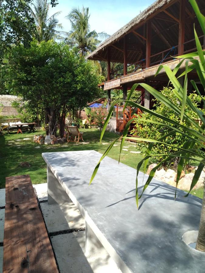 Basa-Basi Lodge Ilhas Karimunjava Exterior foto