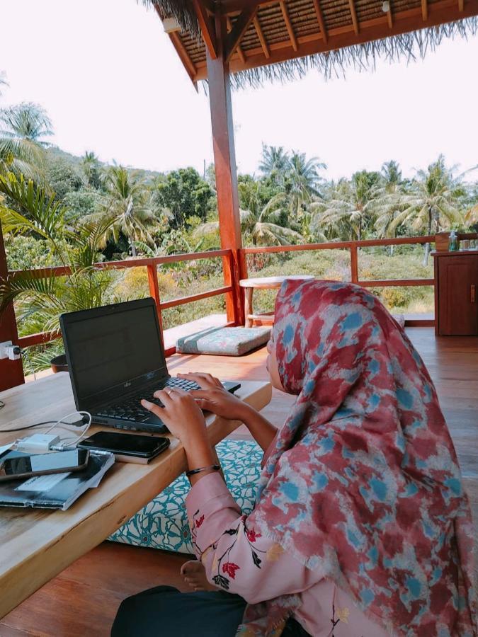 Basa-Basi Lodge Ilhas Karimunjava Exterior foto