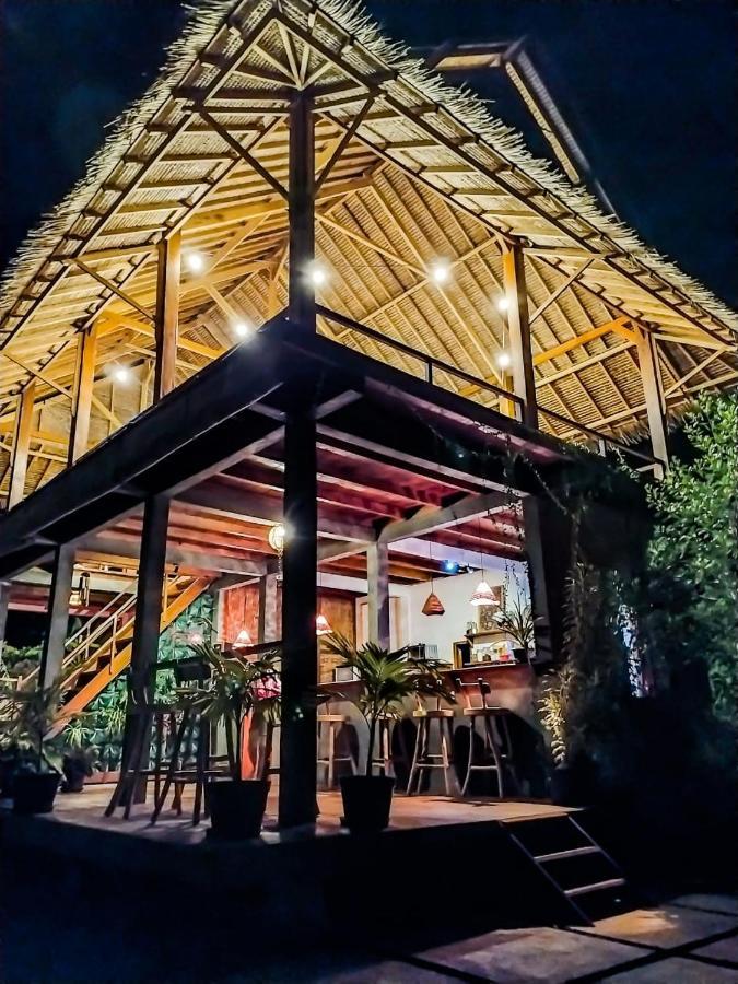 Basa-Basi Lodge Ilhas Karimunjava Exterior foto