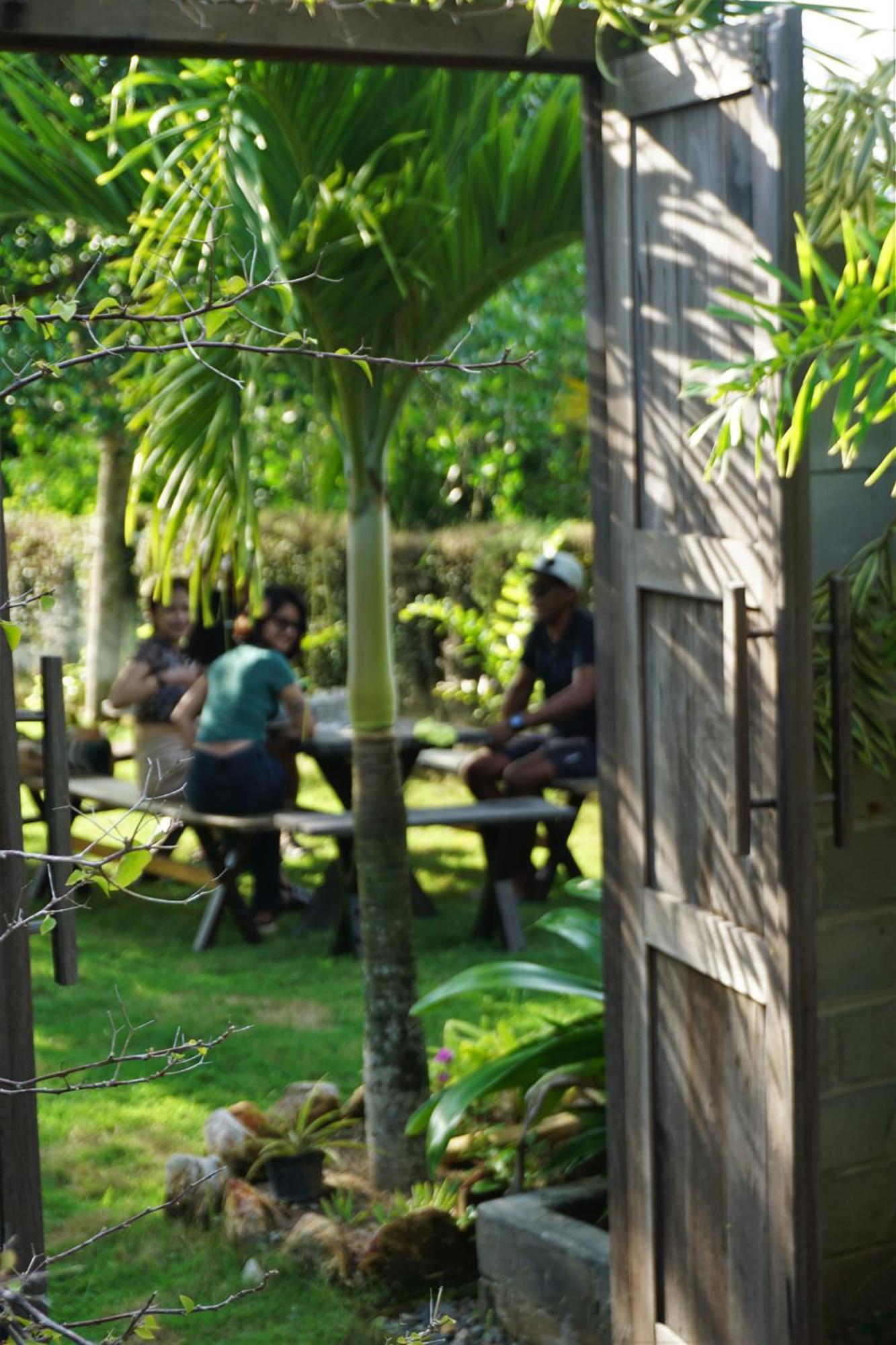Basa-Basi Lodge Ilhas Karimunjava Exterior foto