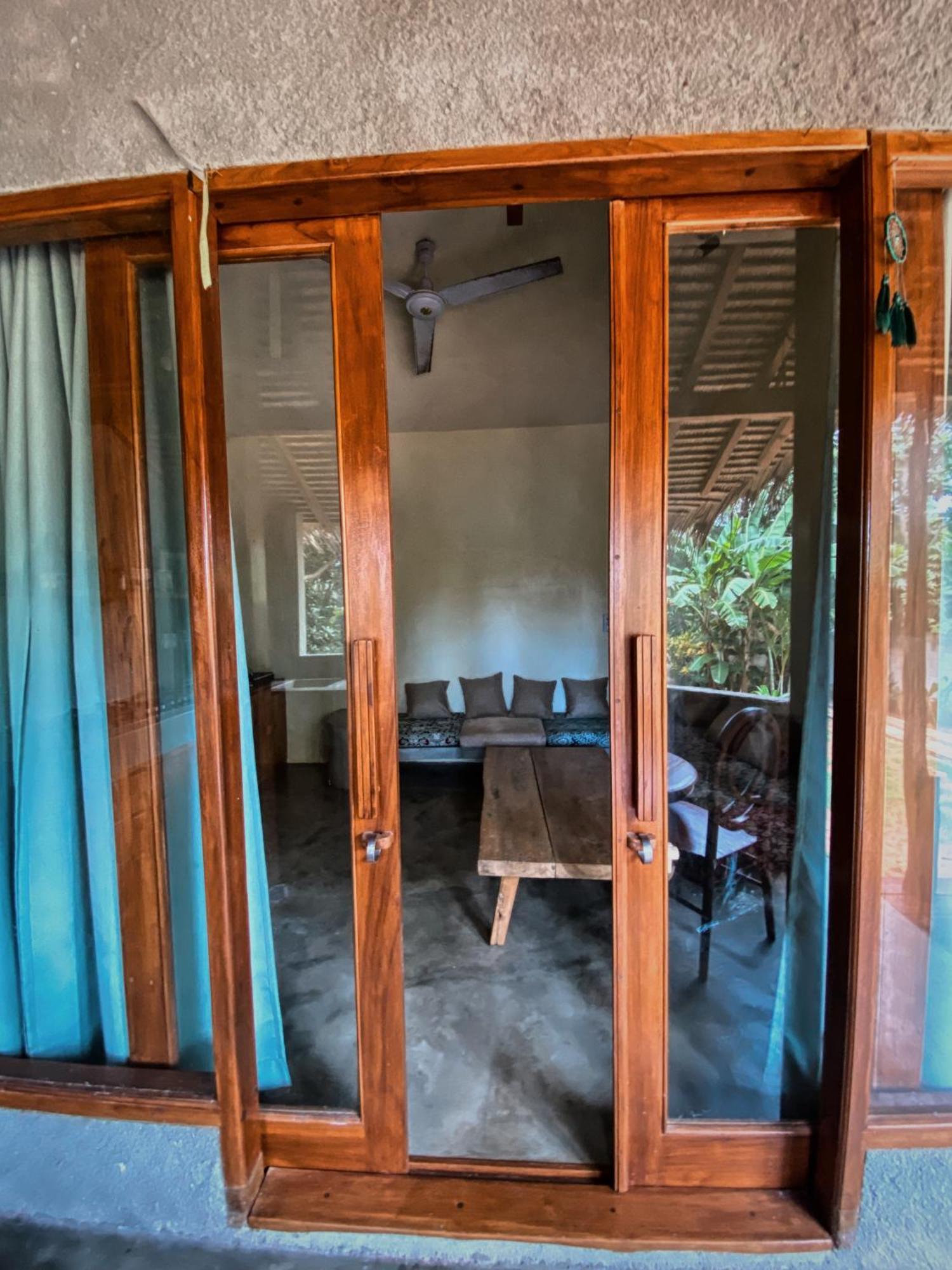 Basa-Basi Lodge Ilhas Karimunjava Exterior foto