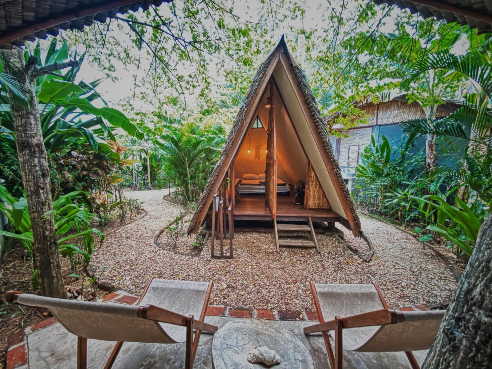 Basa-Basi Lodge Ilhas Karimunjava Exterior foto