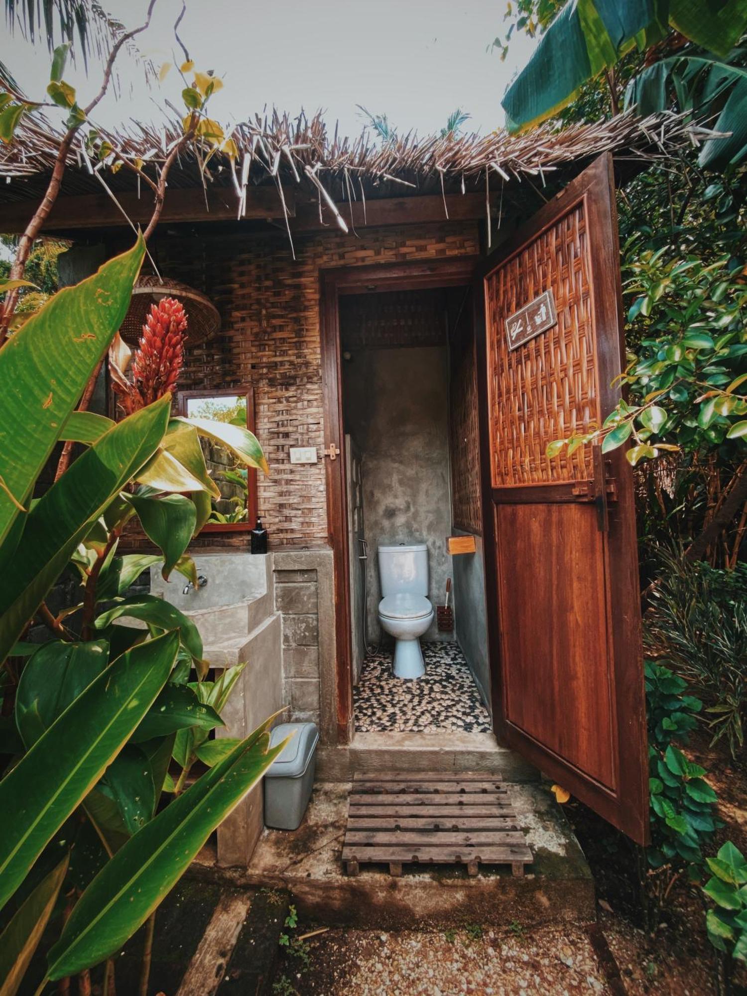 Basa-Basi Lodge Ilhas Karimunjava Exterior foto