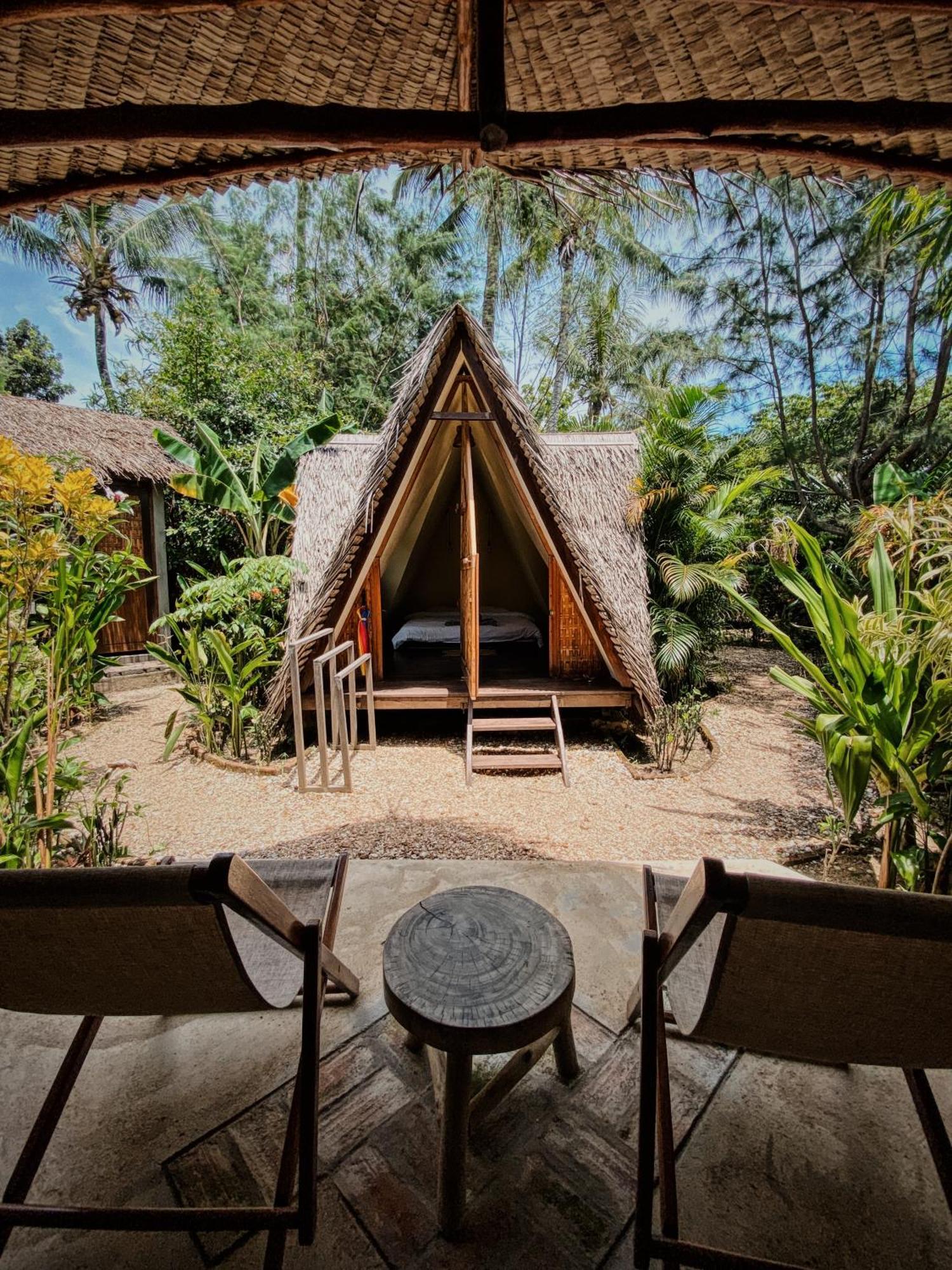 Basa-Basi Lodge Ilhas Karimunjava Exterior foto