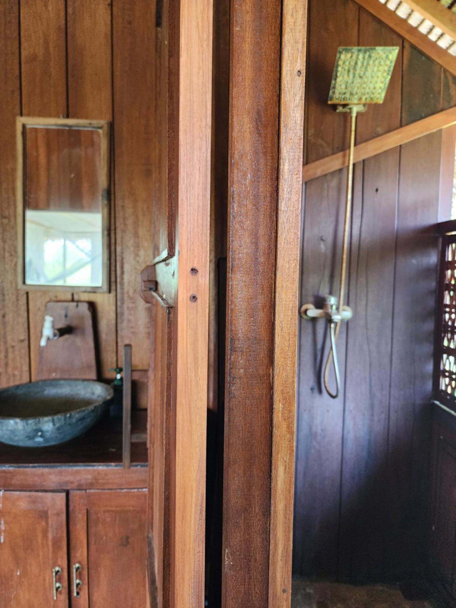Basa-Basi Lodge Ilhas Karimunjava Exterior foto