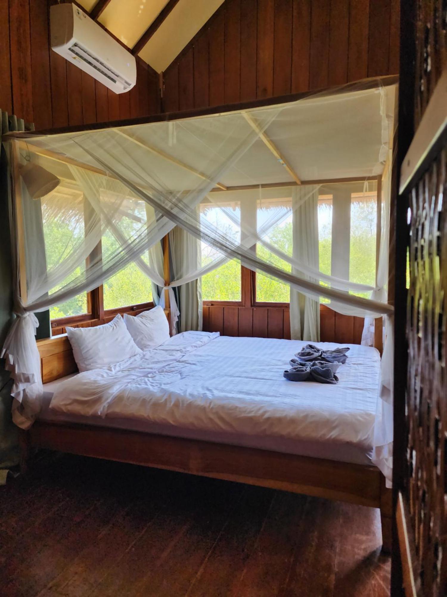 Basa-Basi Lodge Ilhas Karimunjava Exterior foto