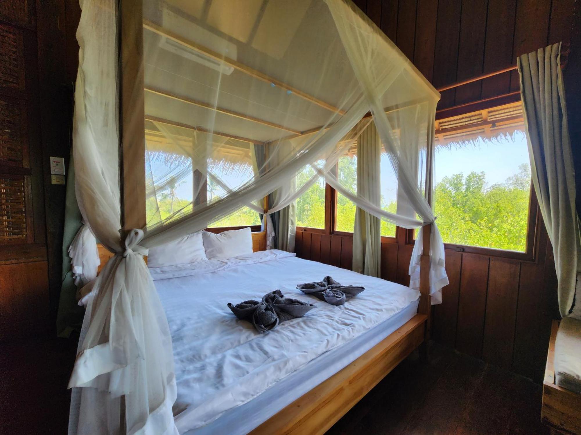 Basa-Basi Lodge Ilhas Karimunjava Exterior foto